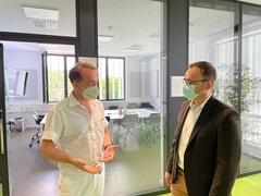 MHB Hochschulkoordinator Prof. Lüth (links) und Jan Redmann