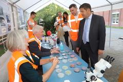 Im Umweltservice konnten Proben mit dem Mikroskop eingesehen werden.