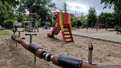 Der Piratenspielplatz am Heinrich-Heine-Ufer ist wieder einsatzbereit.