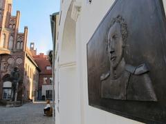 Foto: "Die drei Brandenburger" von Heiko Hesse, im Vordergrund: Ansicht von Fouqué