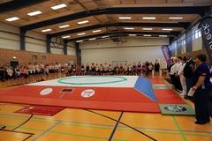 Aufstellung der Teilnehmenden zur Eröffnung.