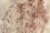 Die Inschriften sind wie Graffitis zu betrachten, sie gehören nicht zur ursprünglichen Raumausstattung.