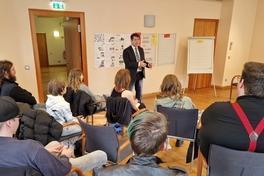 Gut besucht war Steffen Schellers erste Kinder- und Jugendsprechstunde.