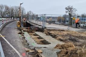 Die erste Bohrschablone an der Brücke in der Potsdamer Straße.