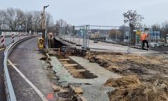 Die erste Bohrschablone an der Brücke in der Potsdamer Straße.