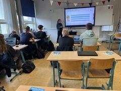 Frau Henning stellt das Projekt vor.