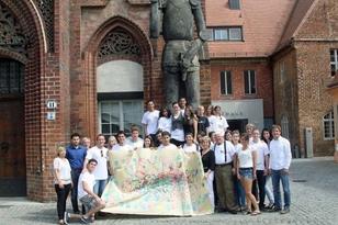 Gruppenfoto vor dem Roland