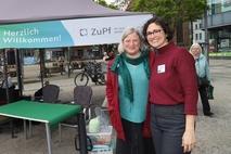 Jenny Barthel mit einer ZuPF-Kollegin.