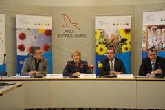 Matthias Ulrich (Marketingleiter BUGA-Zweckverband), Dr. Dietlind Tiemann (BUGA-Zweckverbandsvorsitzende und Oberbürgermeisterin), Hendrik Fischer (Staatssekretär Wirtschaftsministerium), Thomas Braune (Regierungssprecher)