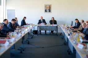 Landräte, Oberbürgermeister, Ministerpräsident Woidke und Innenministerin Lange tagten zum Thema Migration