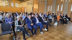 Die Gästeschar zur Auslobung des 3. Innenstadtwettbewerbes.