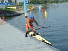 Er gehört zu den Aktiven, die die Zeit bis zum Wettkampfbeginn nutzen, um noch einmal das Wiedereinsteigen nach der sogenannten Passage zu trainieren.