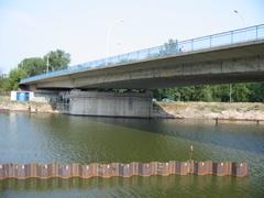 seitliche Ansicht der Quenzbrücke