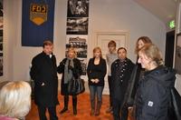 Personen im Museum