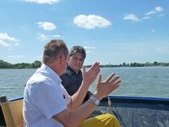 DKV-Präsident Thomas Konietzko (links) im Fachgespräch mit seinem indischen Kollegen.