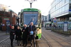 Verkehrsbetriebe präsentieren neuen Fahrscheinautomat und modernisierten Triebwagen