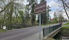 Die Sandfurthgrabenbrücke im Verlauf der Ziesarer Landstraße