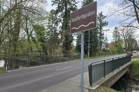 Die Sandfurthgrabenbrücke im Verlauf der Ziesarer Landstraße