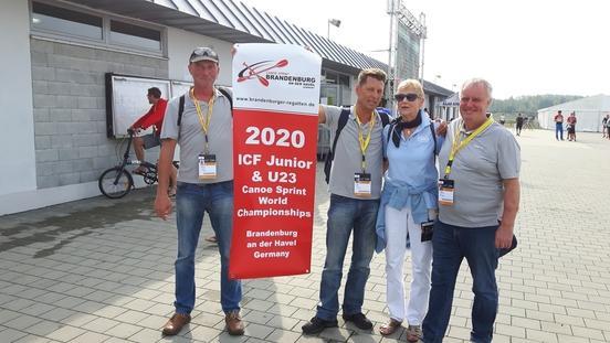 Gute Bekannte: Das Brandenburger Team mit dem niederländischen ICF-Board-Mitglied Elly Muller.