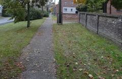 Eingangsbereich zur Kirche und zum Friedhof Schmerzke wird erneuert