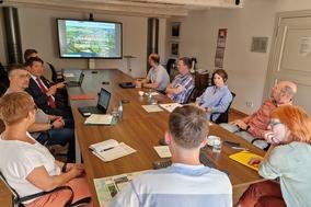 Oberbürgermeister Steffen Scheller im Gespräch mit dem Kreiselternrat für die Schulen in der Stadt.