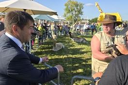 Oberbürgermeister Steffen Scheller zu Gast bei Fliedners Erntedankfest.