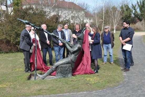 Wiederhergestellte Skulptur Baron Münchhausen enthüllt