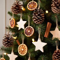 Weihnachtsbaumschmuck aus nachhaltigen und natürlichen Materialien