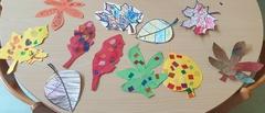 von den Kindern gestaltete Herbstblätter