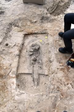 freigelegtes Kindergrab