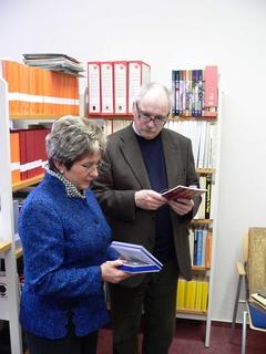 Fielmann AG schenkt Stadt wertvolle "Undine"-Ausgaben