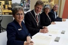 Oberbürgermeisterin Dr. Dietlind Tiemann und SVV - ...