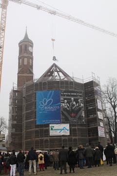 St. Johanniskirche mit Richtkrone