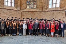 Zum Auftakt gibt es stets das Gruppenfoto.