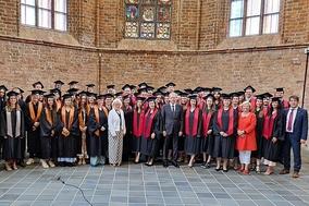Zum Auftakt gibt es stets das Gruppenfoto.