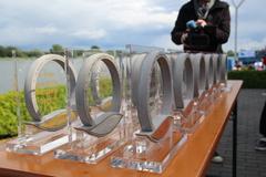 hier die begehrten Preise, natürlich auch aus Beton...