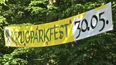 Vor Ort wird plakativ fürs Krugparkfest geworben.