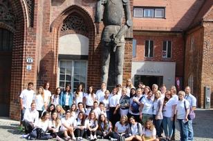 Gruppenfoto vor dem Roland