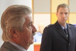 Die Leiter des Ordnungsamtes und der Polizeiwache stellen die Vorteile des neuen Sicherheitszentrums vor