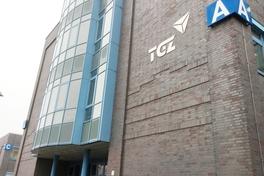 Stein-Glas-Fassade mit dem Logo des TGZ