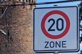 Einige stärker frequentierte Bereiche der Altstadt sind zur Tempo-20-Zone geworden.