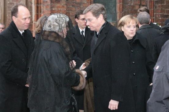 Zu den Trauergästen zählt auch Außenminister Guido Westerwelle.