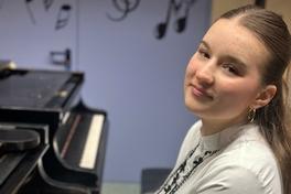 Elisabet Zadorozhna von der städtischen Musikschule "Vicco von Bülow" nimmt am Wettbewerb teil