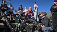 Seine erste Kinder- und Jugendsprechstunde führte Oberbürgermeister Daniel Keip zum Skatepark Hohenstücken.