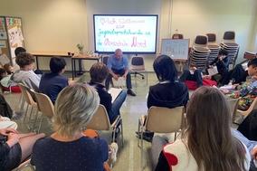 Oberbürgermeister Daniel Keip zu Gast bei Schülern der Oberschule Nord.