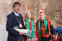 Steffen Scheller mit dem Kinderprinzenpaar Klara I. und Mateo I.