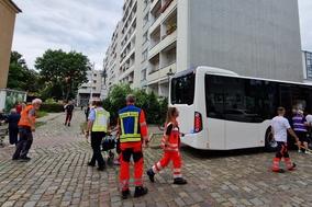 Gegen 17:00 Uhr gab es Entwarnung. Die Sprengvorrichtung war unschädlich gemacht, die Evakuierungsmaßnahmen konnten aufgehoben werden.