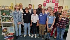 Die sechs besten Vorleserinnen und -vorleser des Landes Brandenburg mit Oberbürgermeister Steffen Scheller und der Jury.