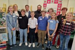 Die sechs besten Vorleserinnen und -vorleser des Landes Brandenburg mit Oberbürgermeister Steffen Scheller und der Jury.