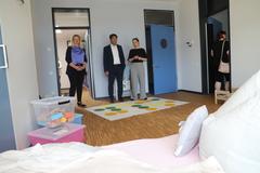 OB Steffen Scheller mit Fachberatorin Carolin Märzke (rechts) und Vorständin Nadin Leetz.